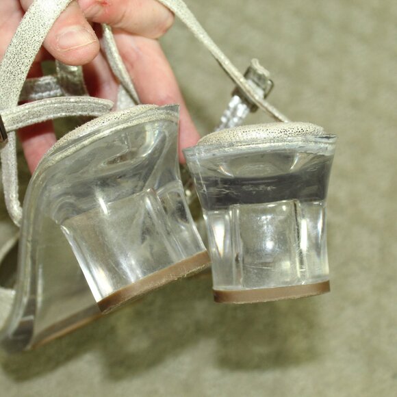 Kenneth Cole Reaction Women's 5 Silver Beaded 2.5" Clear Acrylic Block Heels - Picture 7 of 9